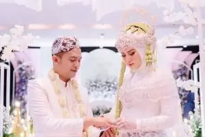 11 Momen pernikahan Kiki The Potters dan Irma, terpaut usia 13 tahun