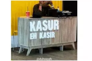 11 Potret lucu di meja kasir ini bikin customer gagal fokus