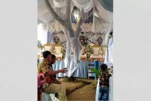 11 Potret benda halangi pelaminan ini bikin bingung yang lihat