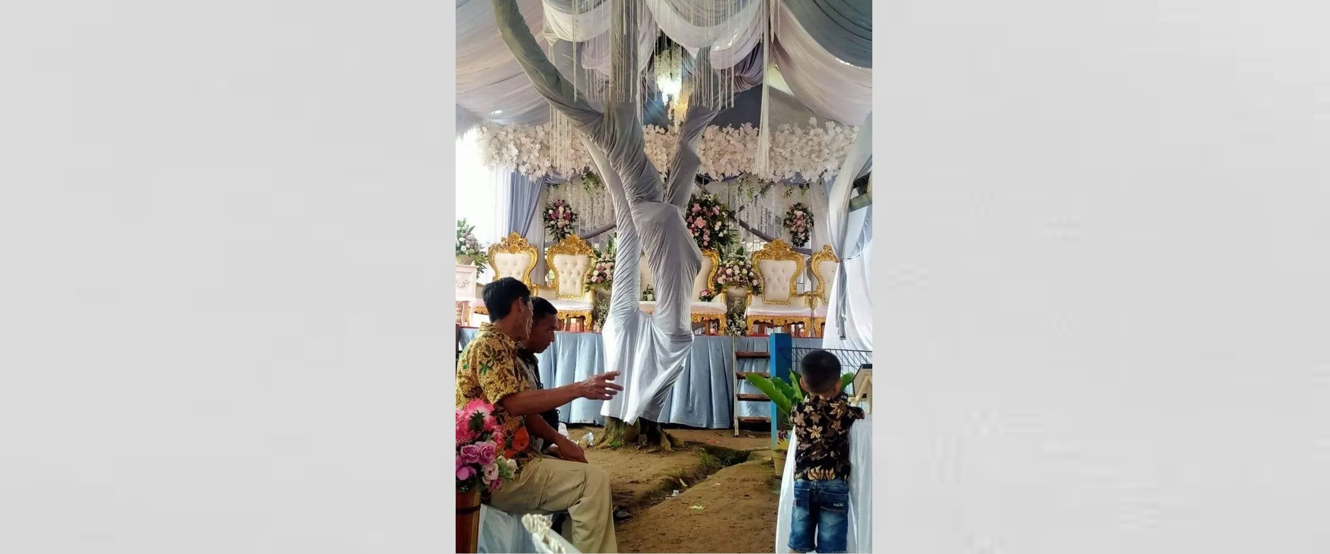 11 Potret benda halangi pelaminan ini bikin bingung yang lihat
