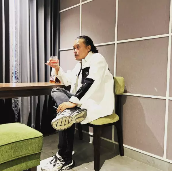 Sule ultah ke-46 Berbagai sumber Sule ultah ke-46 Berbagai sumber