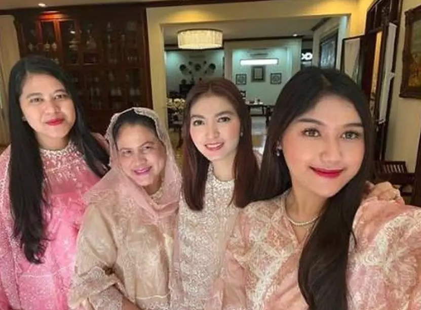 Erina Gudono pamer foto Berbagai sumber Erina Gudono pamer foto Berbagai sumber