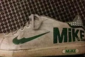 11 Pelesetan merek sepatu terkenal ini bikin tepuk jidat