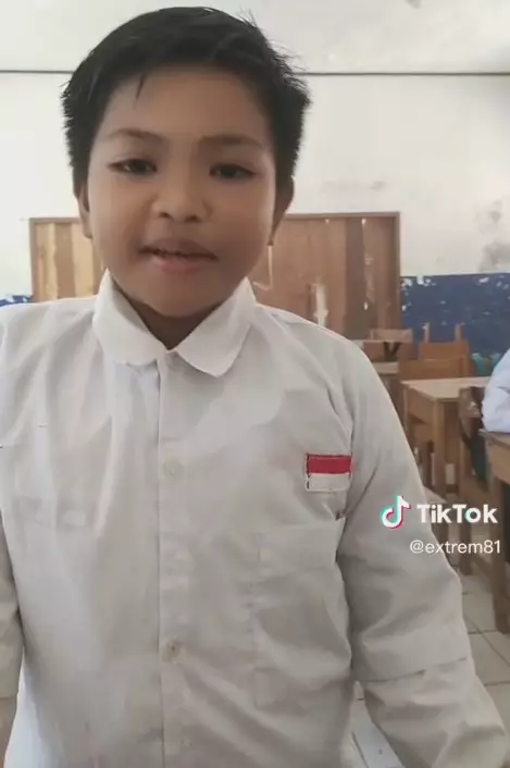 Siswa SMP tulis surat sakit TikTok/@extrem81 Siswa SMP tulis surat sakit TikTok/@extrem81