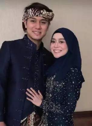 Seleb di nikahan Beni  Berbagai sumber