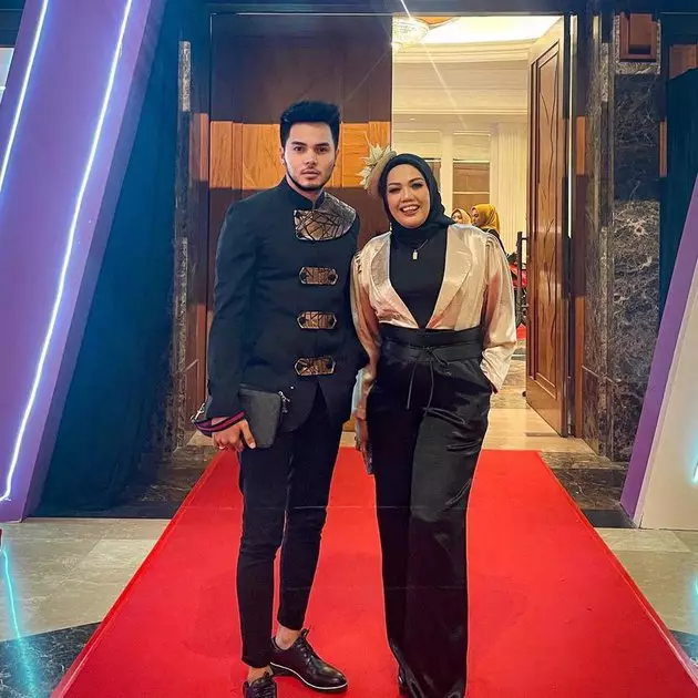 Elly sugigi cerai Instagram