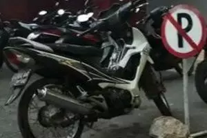 11 Kelakuan nyeleneh orang abaikan larangan parkir bikin tepuk jidat