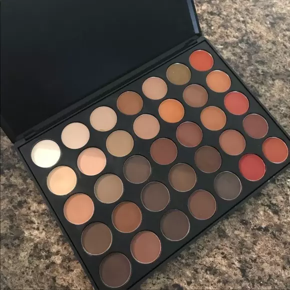 Rekomendasi eyeshadow matte Berbagai sumber Rekomendasi eyeshadow matte Berbagai sumber