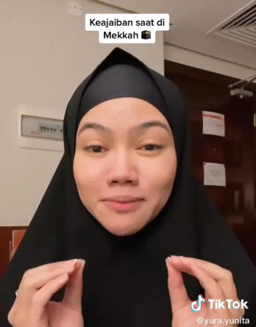 Yura Yunita nangis ungkap keajaiban saat ibadah di Mekkah © berbagai sumber Yura Yunita nangis ungkap keajaiban saat ibadah di Mekkah © berbagai sumber