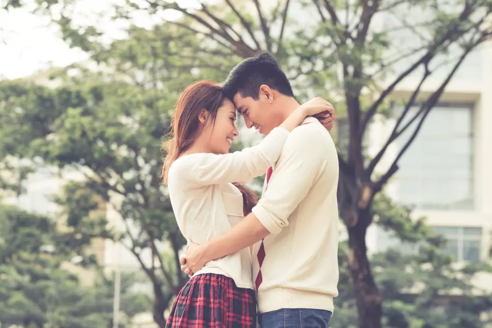 foto prewedding ala poster © berbagai sumber foto prewedding ala poster © berbagai sumber
