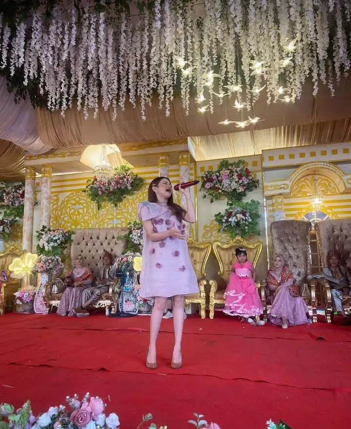 Rara LIDA manggung di hajatan kampung Instagram Rara LIDA manggung di hajatan kampung Instagram