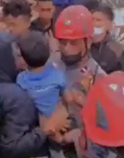 kronologi penyelamatan bocah 4 tahun pasca gempa Cianjur © berbagai sumber kronologi penyelamatan bocah 4 tahun pasca gempa Cianjur © berbagai sumber