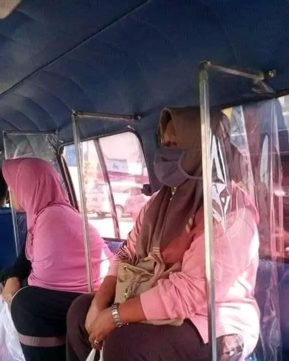 potret di dalam angkot © berbagai sumber