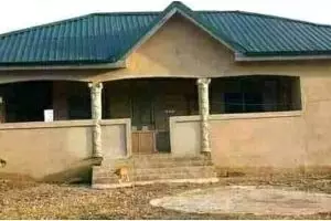 17 Potret bangunan nggak simetris, bikin si perfeksionis ngelus dada