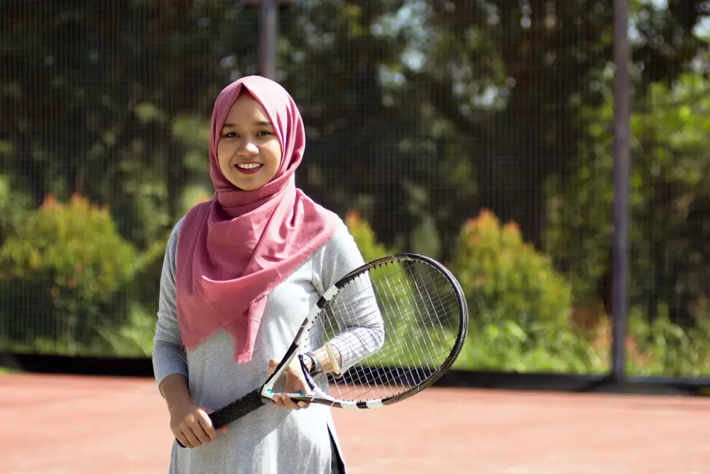 Ide outfit wanita untuk olahraga tenis © 2022 brilio.net Ide outfit wanita untuk olahraga tenis © 2022 brilio.net