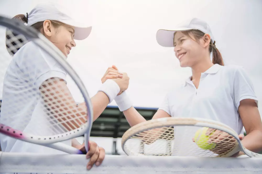 Ide outfit wanita untuk olahraga tenis © 2022 brilio.net Ide outfit wanita untuk olahraga tenis © 2022 brilio.net