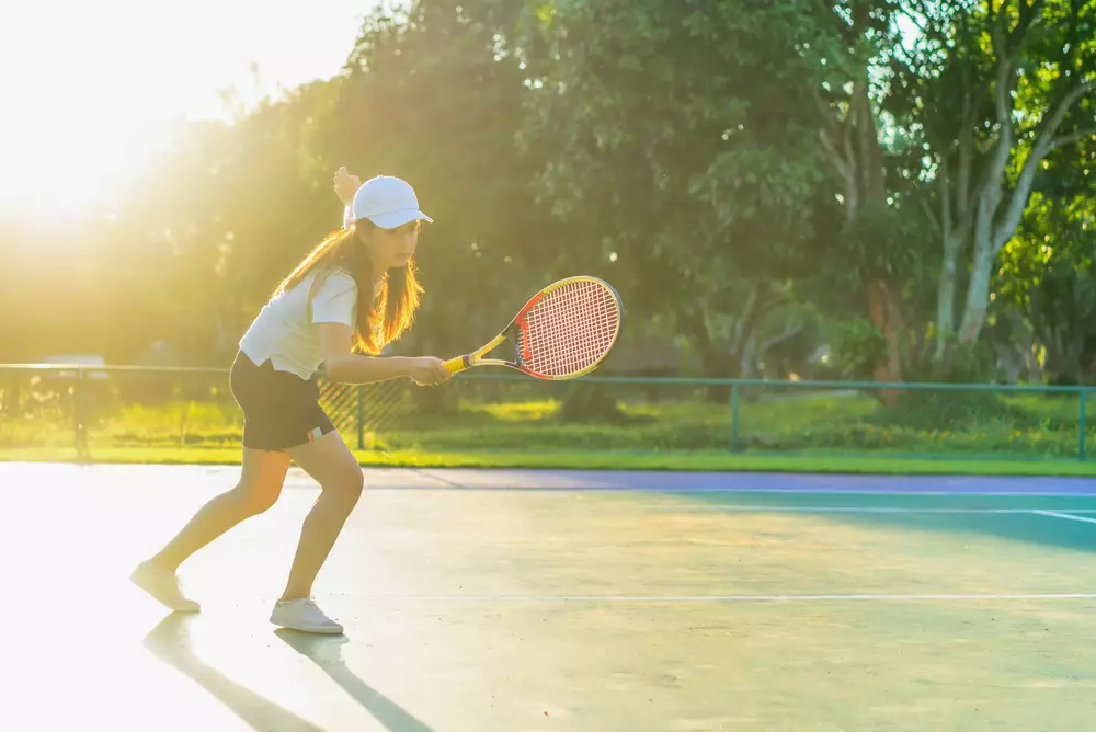 Ide outfit wanita untuk olahraga tenis © 2022 brilio.net Ide outfit wanita untuk olahraga tenis © 2022 brilio.net