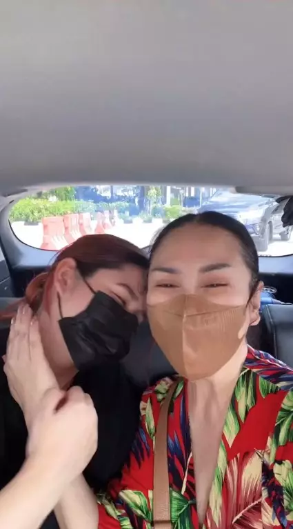 Titi DJ nangis sampai mata bengkak © Instagram Titi DJ nangis sampai mata bengkak © Instagram