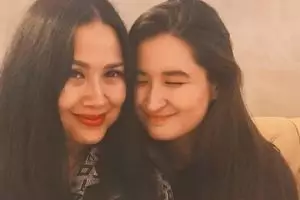 Sambut kepulangan Stephanie Poetri, Titi DJ nangis sampai mata bengkak