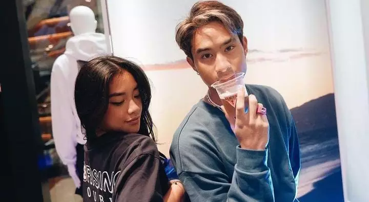 11 Potret Devano dan kekasih baru, gaya pacaran dinilai kelewat mesra