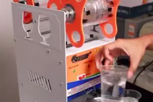 Mudah ditiru, ini cara mengatasi plastik tidak menempel di cup sealer