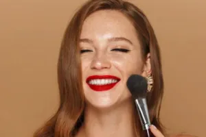 11 Liquid highlighter di bawah Rp 250 ribu, wajah glowing natural