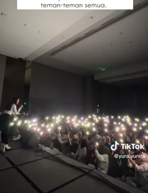 aksi yura yunita konser dadakan dipuji warganet © berbagai sumber
