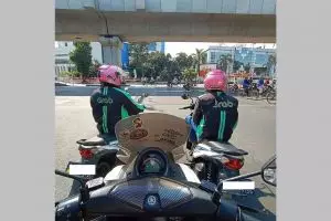 11 Momen kocak ketemu 'kembaran' pas naik kendaraan ini bikin cekikikan