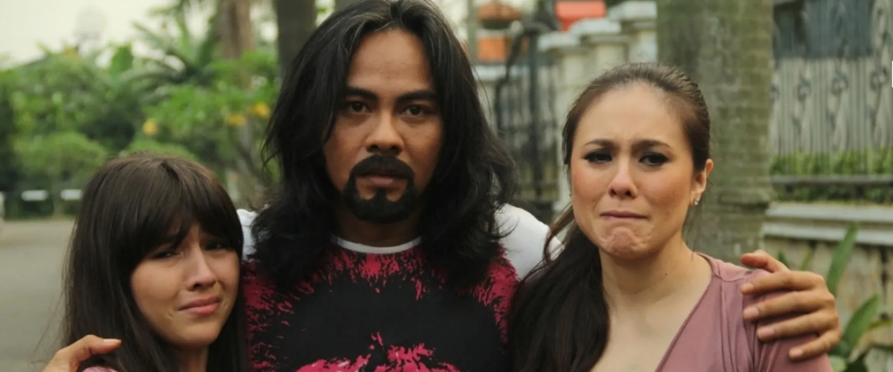 Ingat suami Wulan Guritno di film Bukan Cinta Biasa? Ini 11 potretnya
