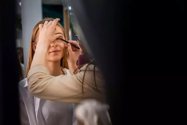 Step daily makeup Celine Evangelista Berbagai sumber