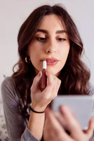 Step daily makeup Celine Evangelista Berbagai sumber