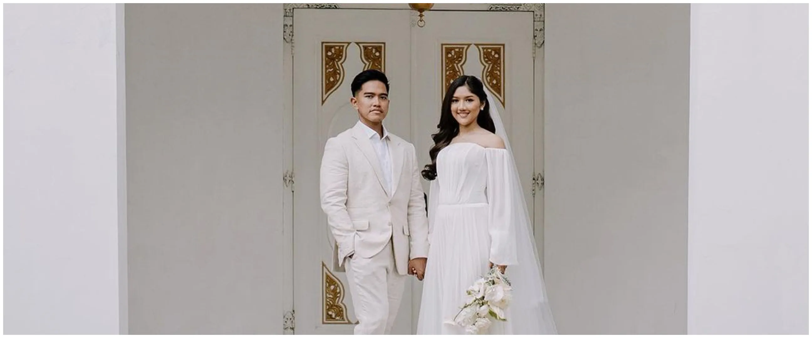 5 Penampakan kartu ucapan suvenir pernikahan Kaesang Pangarep dan Erina Gudono, elegan