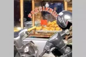 11 Potret tulisan lucu jualan ayam goreng ini bikin garuk kepala