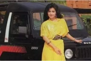 Wanita di iklan automotif era 90-an ini ibu seleb, intip 11 potret lawasnya yang bikin takjub