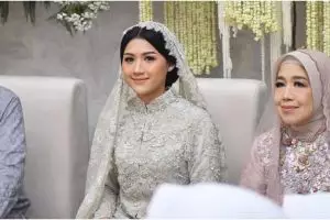 9 Detail penampilan Erina Gudono di pengajian jelang pernikahan, tampil menawan dengan riasan flawless