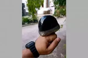 11 Potret nyeleneh orang pakai cincin dengan desain dan ukuran tak biasa ini bikin geleng kepala