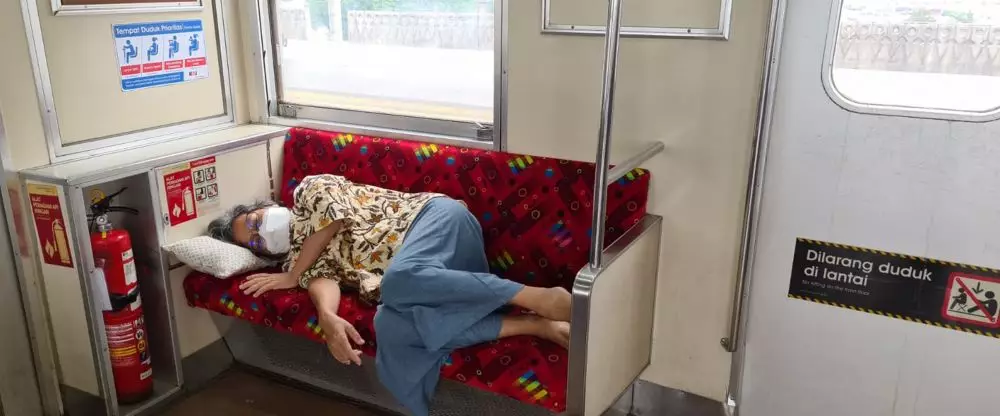 Petugas KAI Berbagai sumber Petugas KAI Berbagai sumber