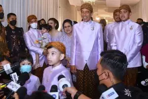 Cerita menggemaskan Jan Ethes ikuti midodareni di rumah Erina Gudono