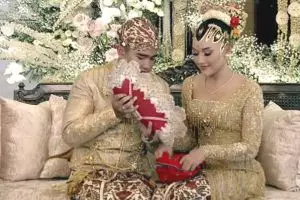 11 Momen Kaesang dan Erina Gudono jalani prosesi adat Panggih, mempelai pria naik kereta kencana