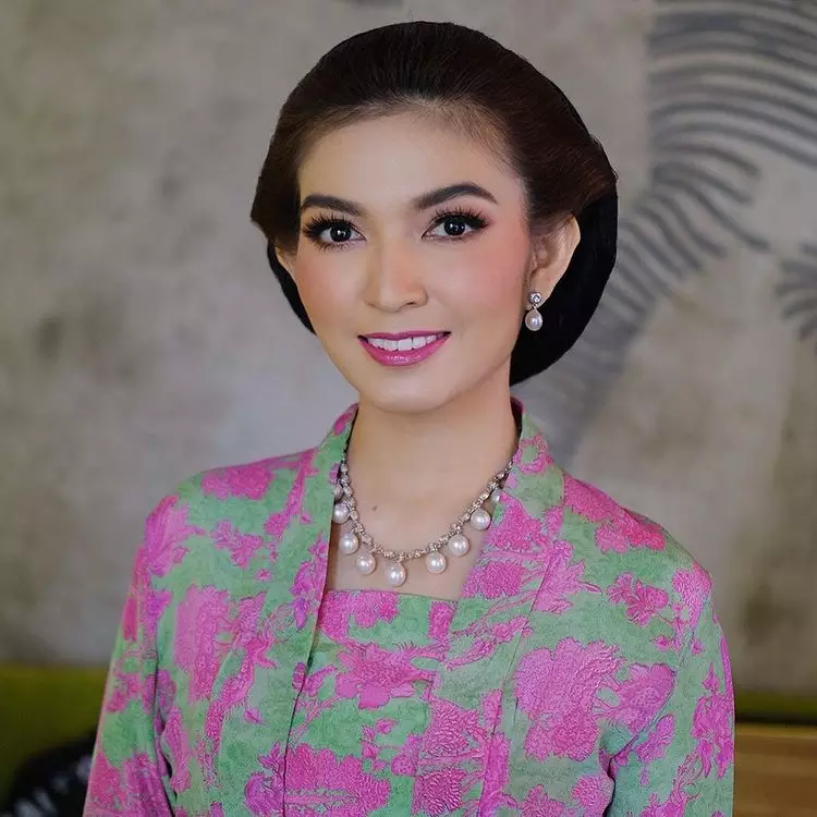 detail makeup Selvi Ananda © berbagai sumber detail makeup Selvi Ananda © berbagai sumber