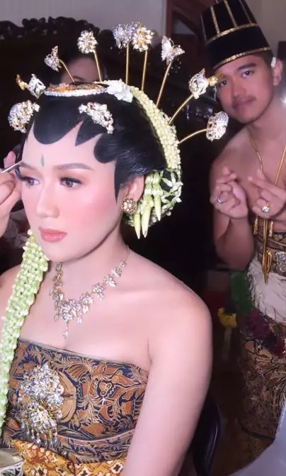 Makeup Artist ini unggah proses makeup Erina Gudono Instagram Makeup Artist ini unggah proses makeup Erina Gudono Instagram