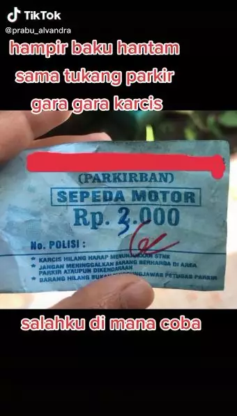 pria akali tukang parkir lucu © berbagai sumber