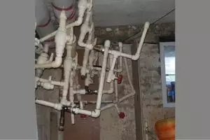 11 Penampakan pemasangan pipa ruwet ini bikin pusing kepala yang lihat