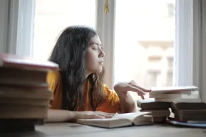 35 Contoh kalimat verba relasional beserta penjelasan dan ciri-cirinya, mudah dipahami