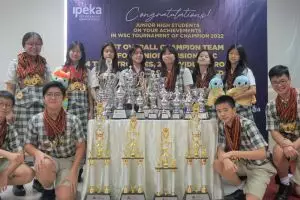 11 Pelajar SMP Ipeka Integrated Christian School sabet gelar juara World Scholar’s Cup 2022, keren