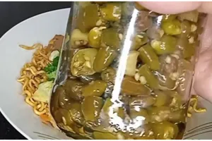 5 Cara bikin acar cabai rawit, segar dan awet disimpan hingga 1,5 bulan