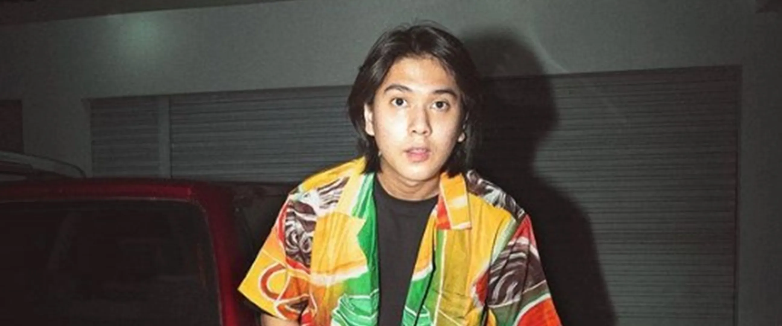 Iqbaal Ramadhan unggah foto berambut gondrong, penampilannya malah disebut mirip Pak Tarno