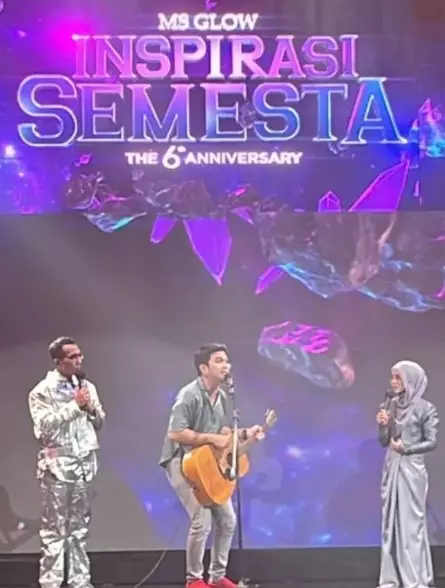 Aldi Taher nyanyi di depan Lesty © Instagram Aldi Taher nyanyi di depan Lesty © Instagram