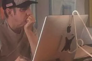 11 Penampakan absurd orang manfaatkan hanger ini bikin tepuk jidat