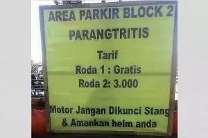 11 Potret tulisan di papan pengumuman parkir ini bikin yang baca mikir dua kali